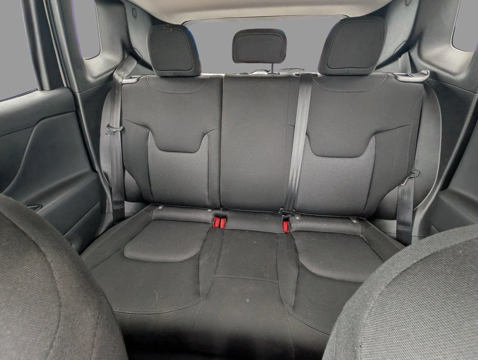 Used 2023 Alpine White Clearcoat Jeep Latitude image 13