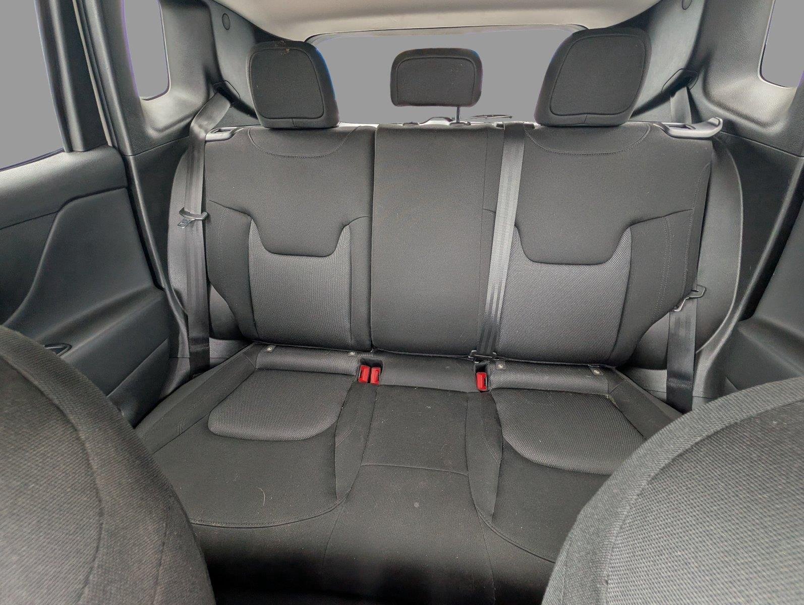 Used 2023 Alpine White Clearcoat Jeep Latitude image 13