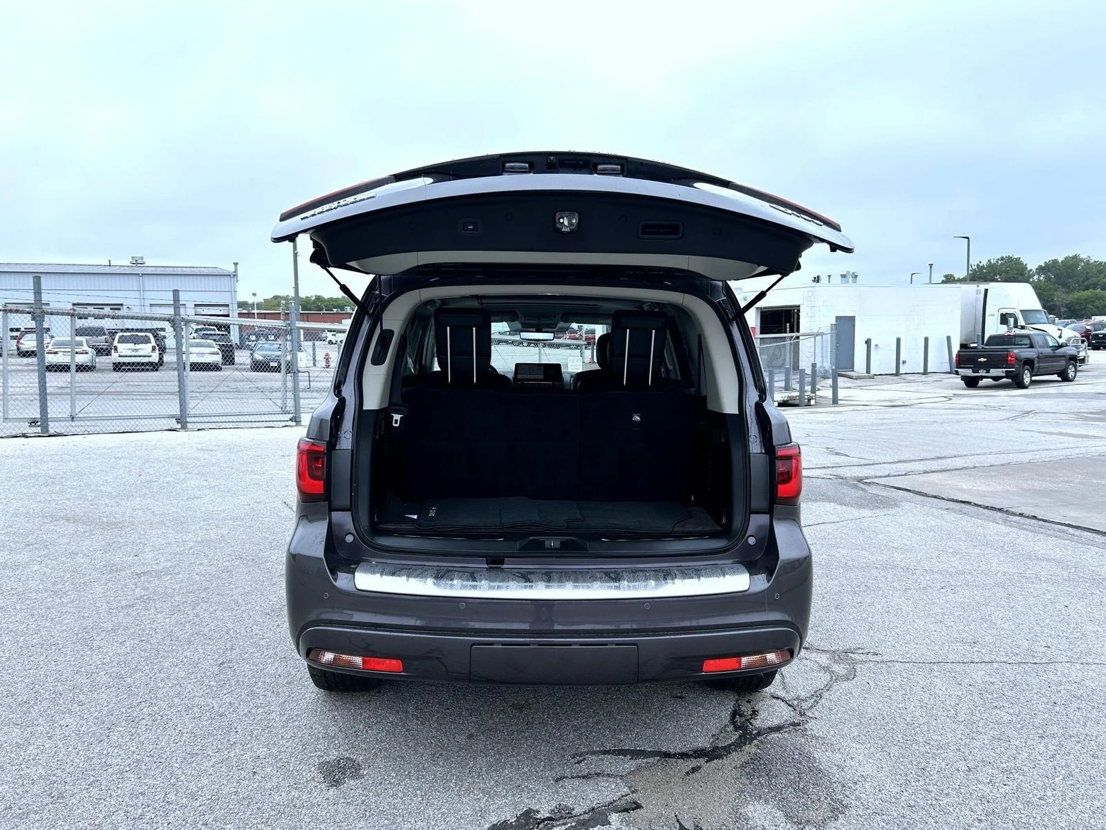 Used 2023 Gray INFINITI LUXE image 23