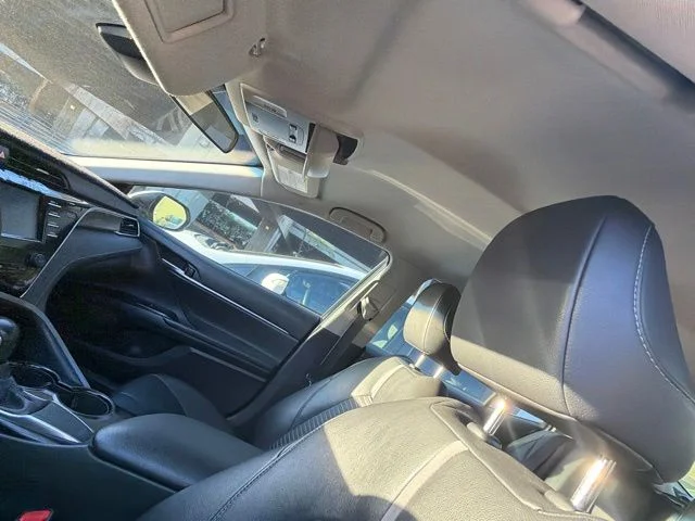 Used 2018 White Toyota SE image 10