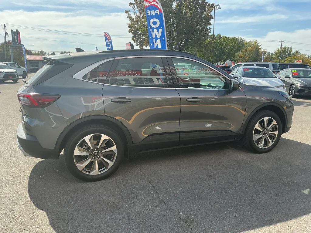 Used 2025 Carbonized Grey Metallic Ford Platinum image 4