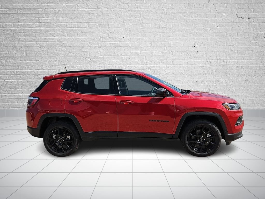 New 2026 Red Hot Pearl-Coat Exterior Paint Jeep Latitude image 5