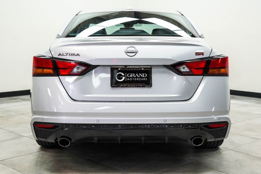 Used 2024 Silver Nissan 2.5 SR image 9
