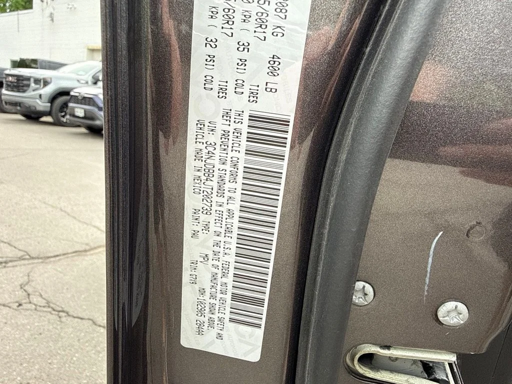 Used 2018 Gray Jeep Latitude image 10