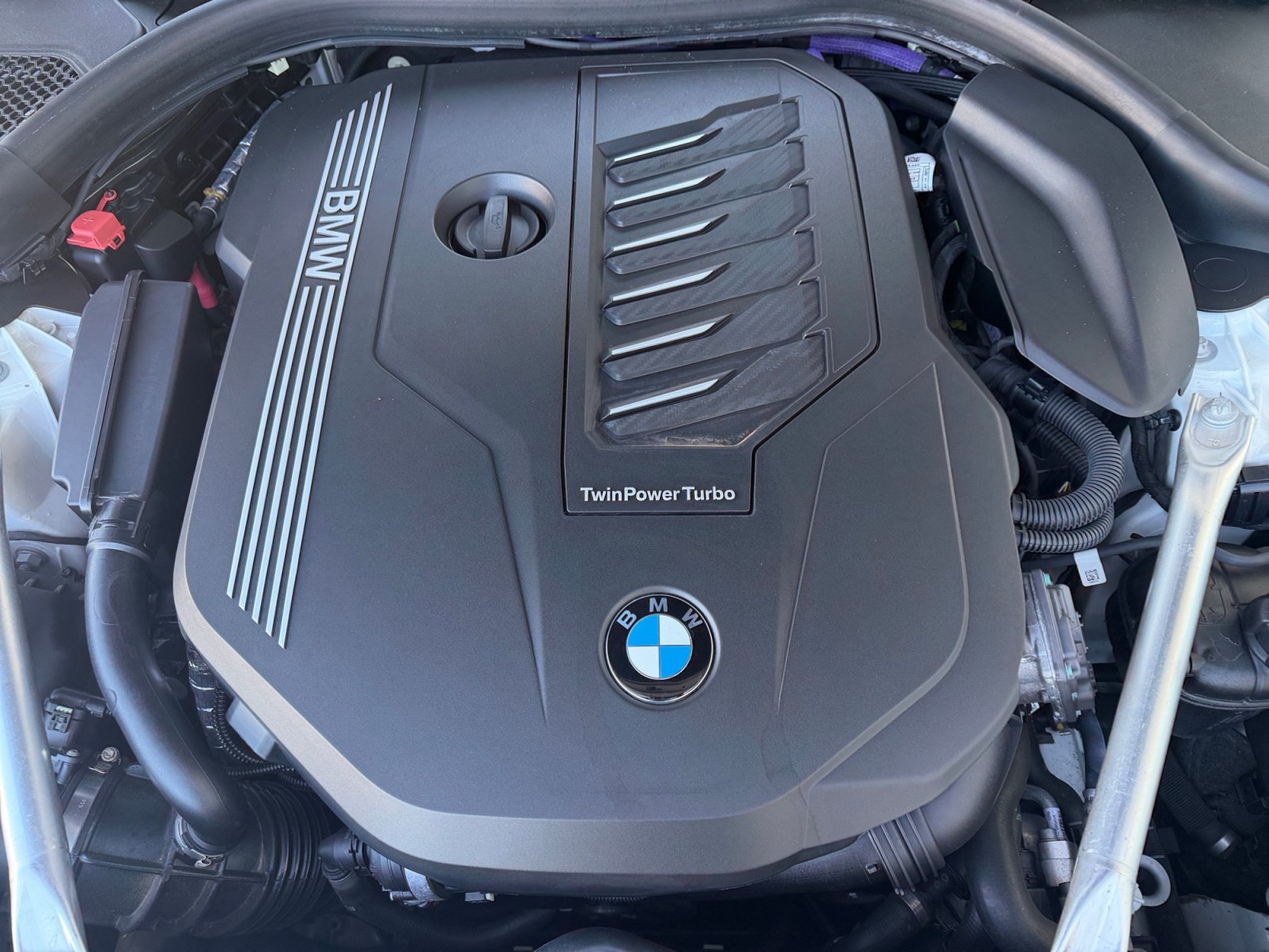 Used 2023 Alpine White BMW 540i xDrive image 7