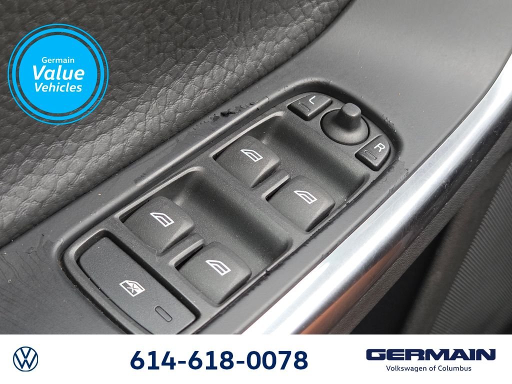 Used 2012  Volvo T5 image 23