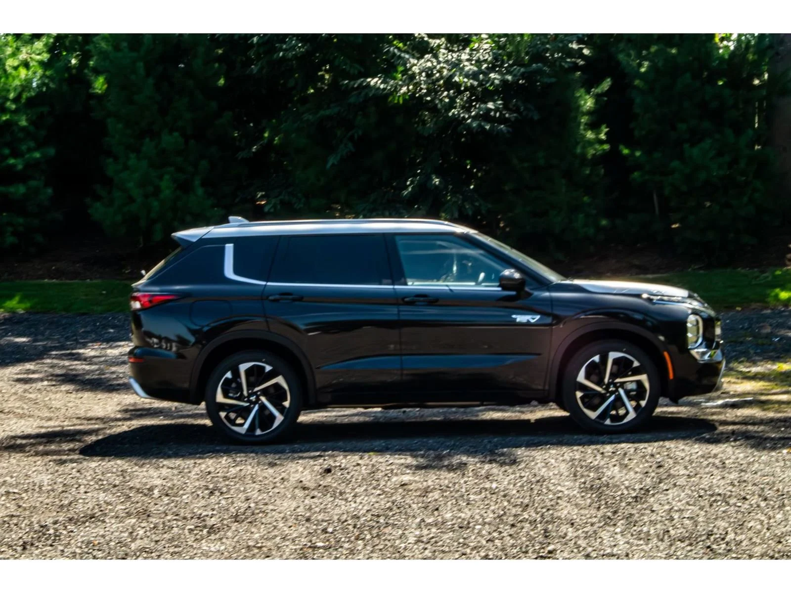 2025 Mitsubishi Outlander Plug-in Hybrid Platinum Edition - Photo 11