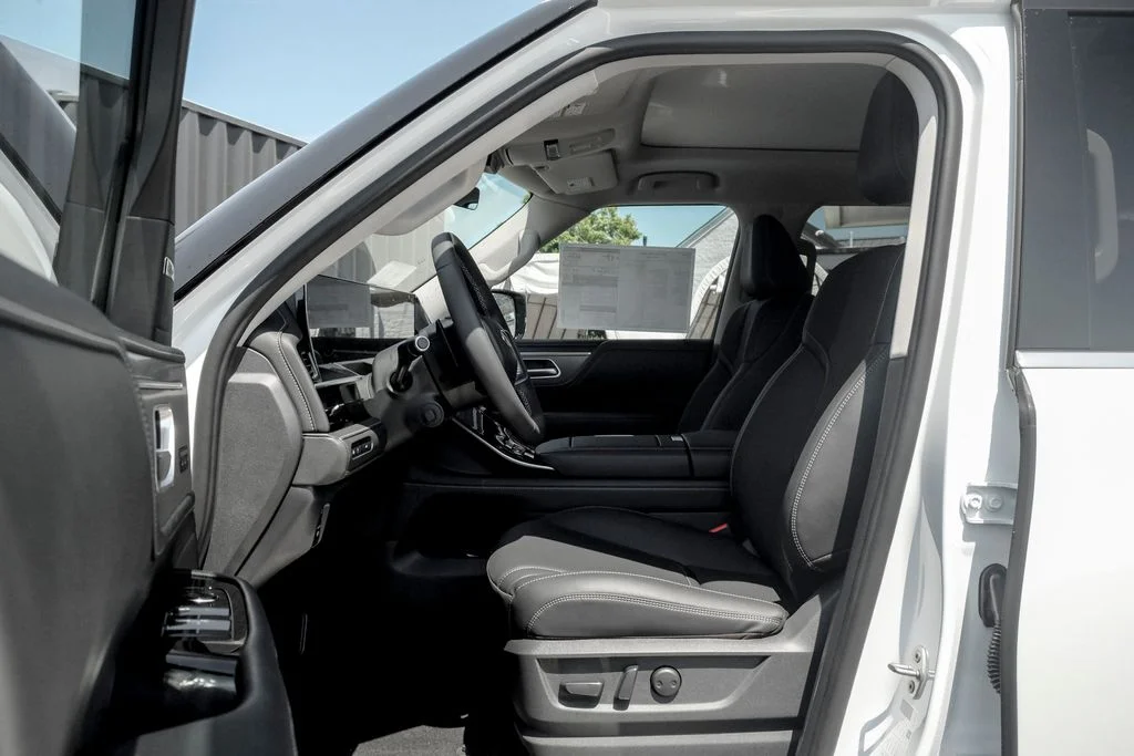 New 2027 RADIANT WHITE INFINITI Pure 4WD image 11