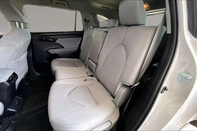 Certified Used 2024 WIND CHILL PEARL Toyota  image 19