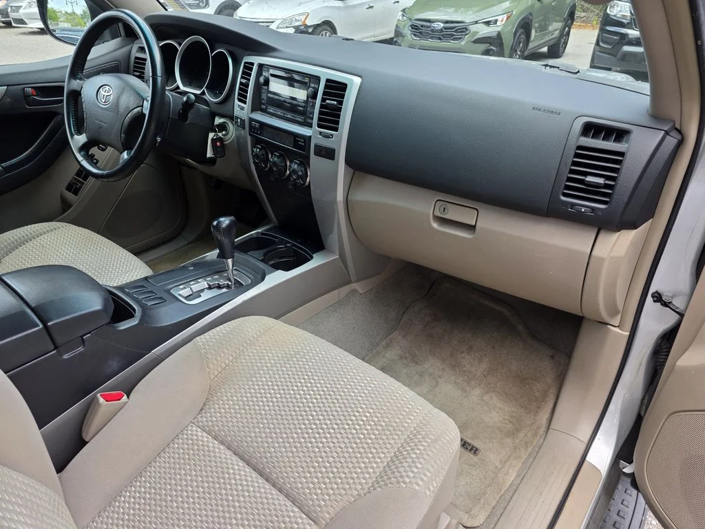 Used 2008 Silver Toyota SR5 image 10