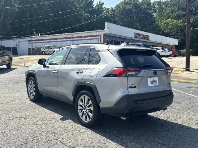Used 2021 Silver Toyota XLE Premium image 5