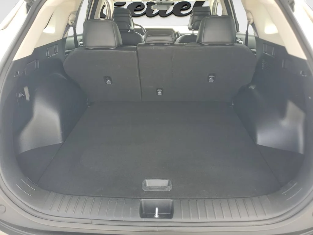 Used 2023 White Kia EX image 9