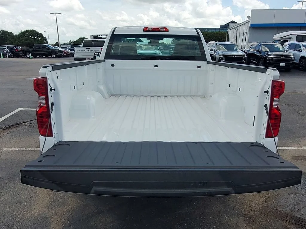 New 2026 Summit White Chevrolet WT image 24