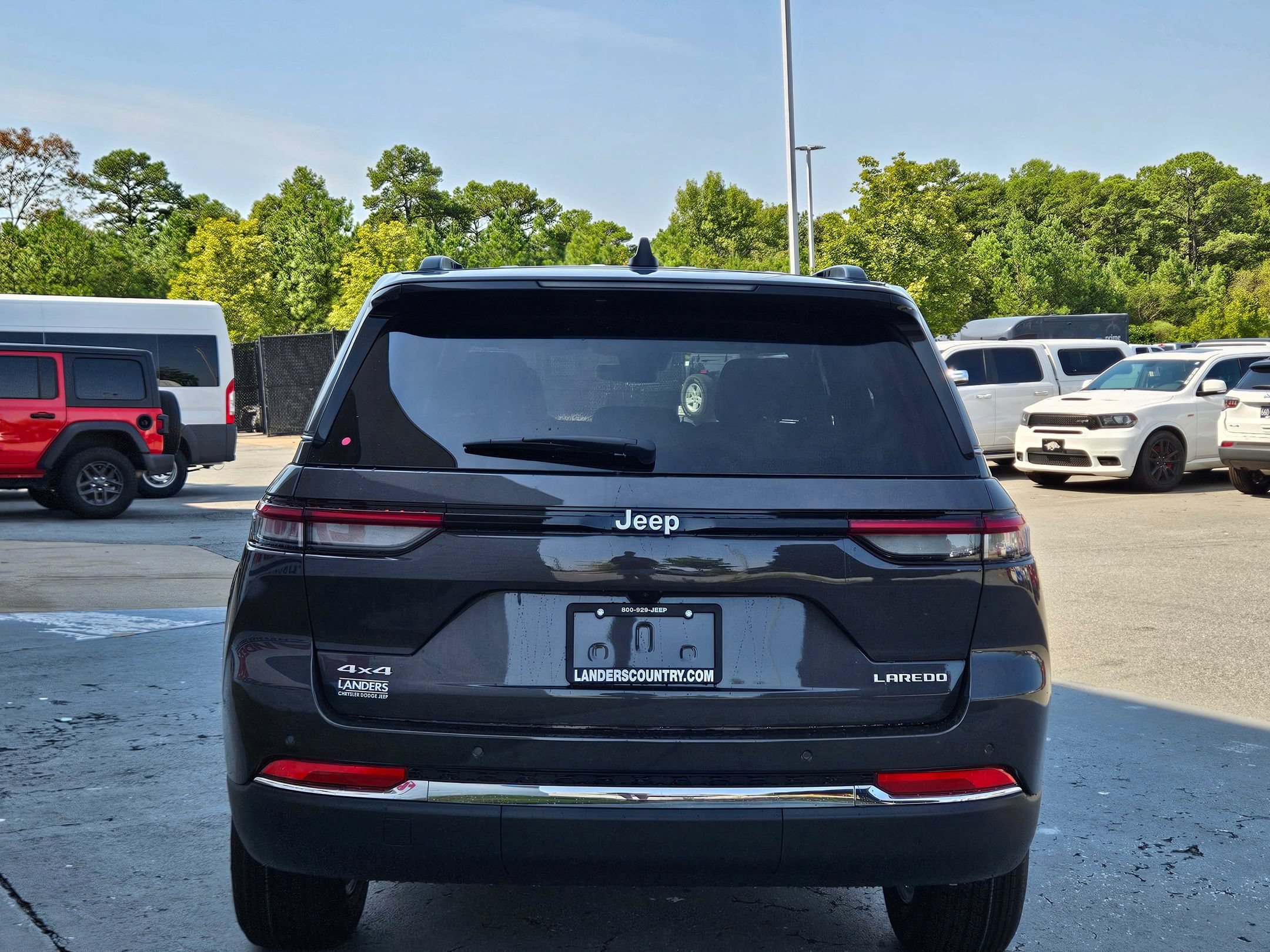 New 2026 Baltic Gray Metallic Clear-Coat Exterior Paint Jeep Laredo X image 6