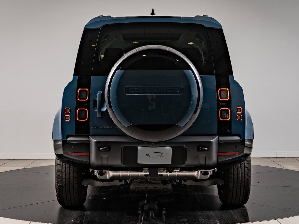 New 2026 Tasman Blue Land Rover X-Dynamic SE image 7