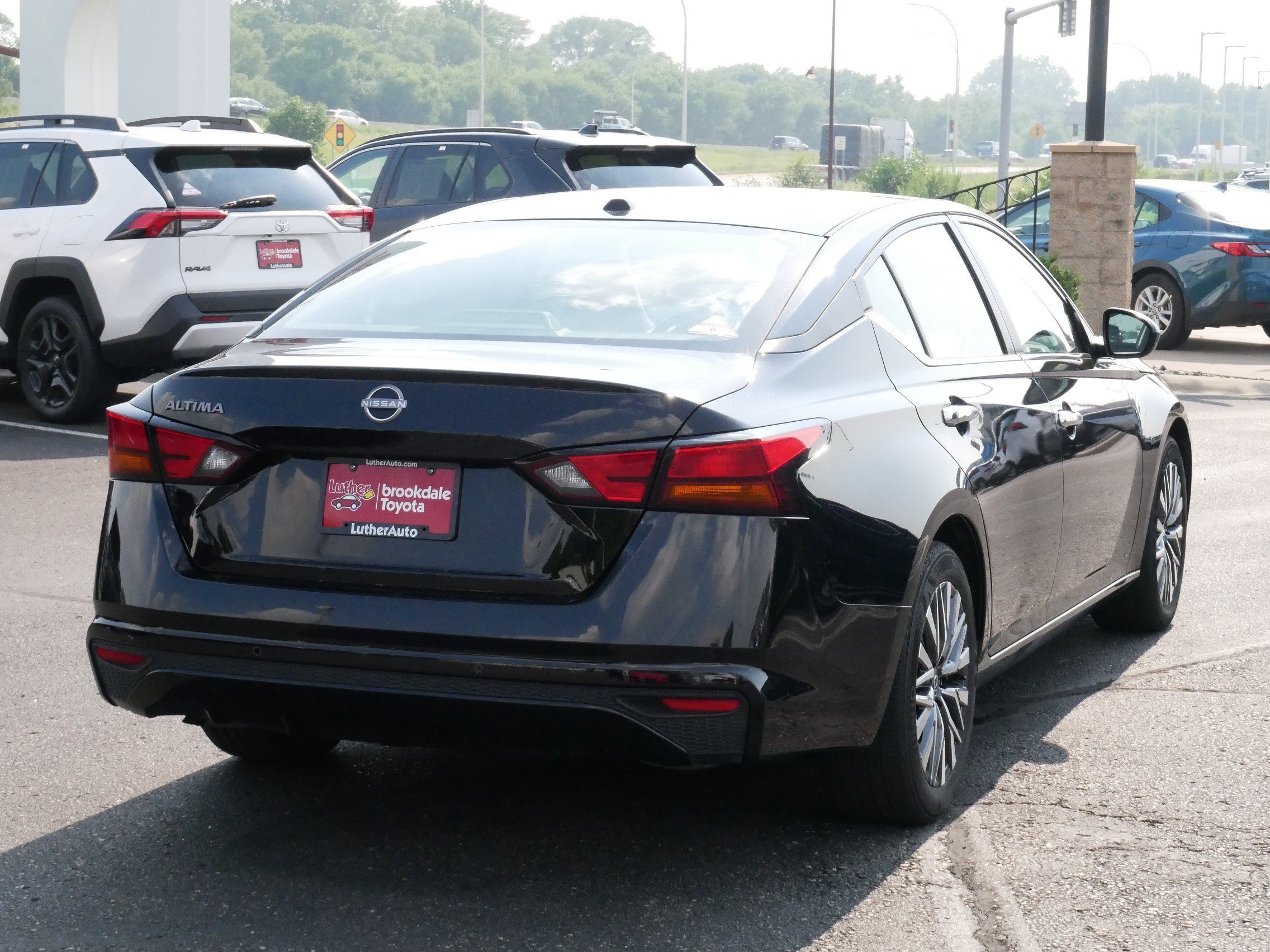 2025 Nissan Altima SV - Photo 6