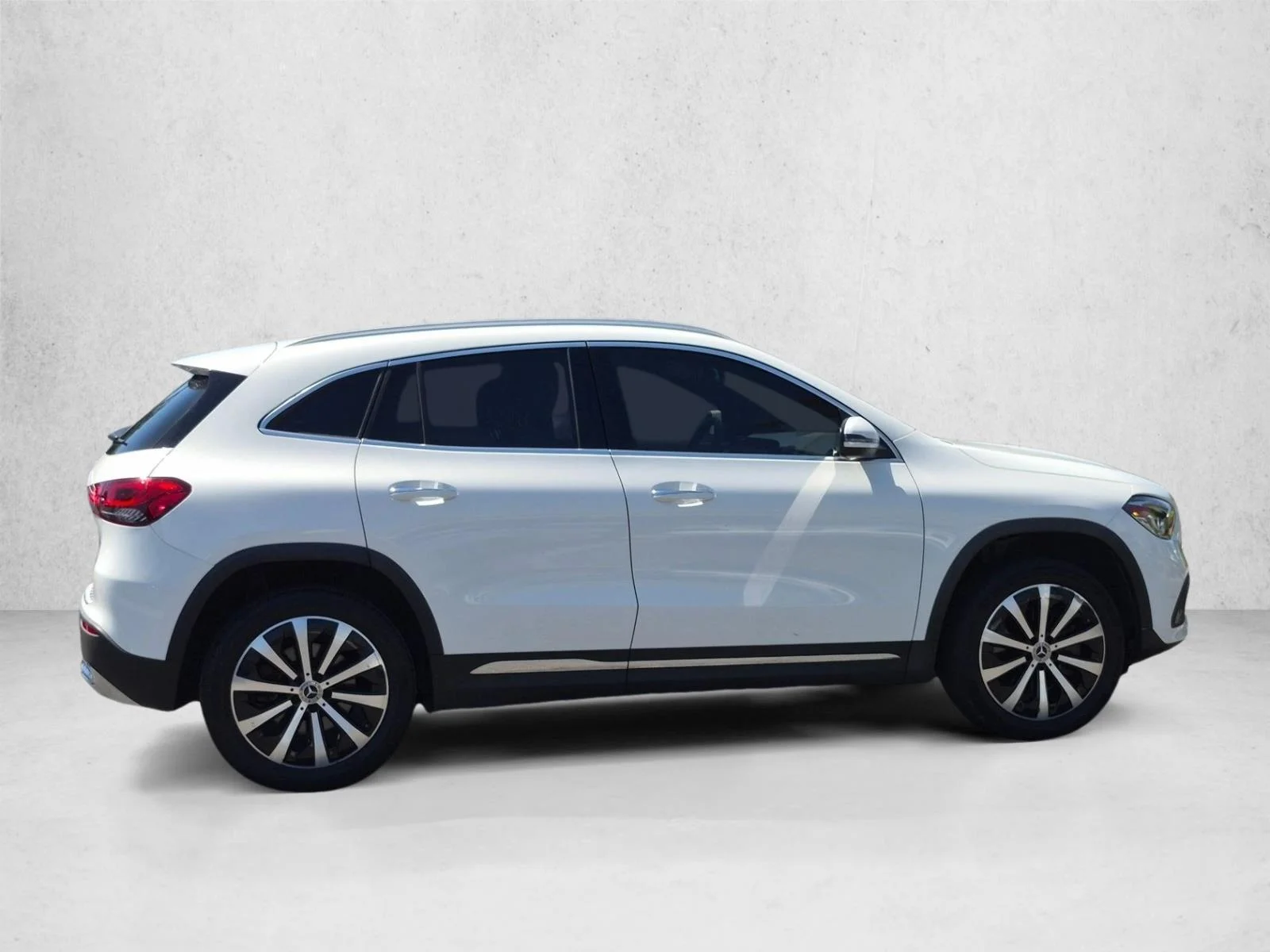 Used 2021 Polar White Mercedes-Benz GLA 250 image 4