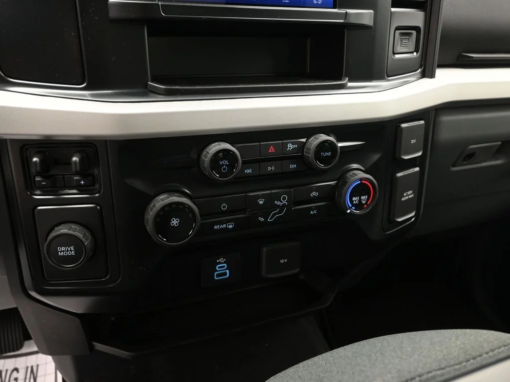 New 2026 Oxford White Ford XLT image 15