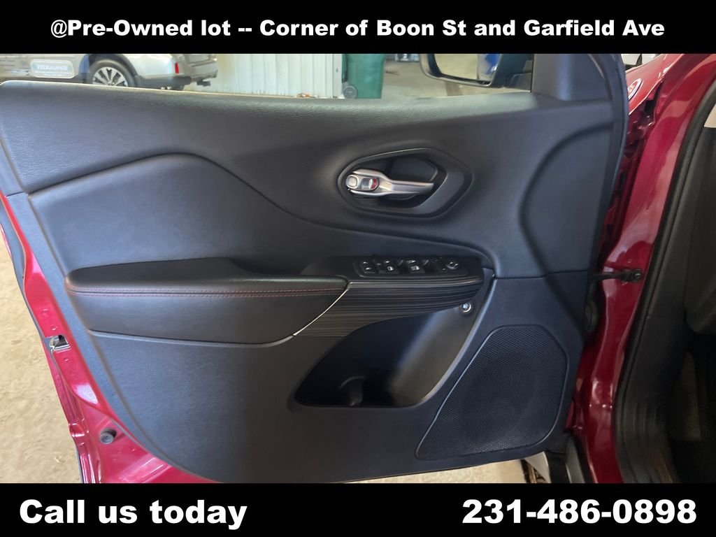 Used 2014 Red Jeep Trailhawk image 15