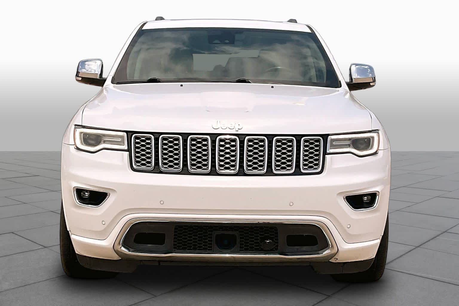 Used 2018 Ivory 3-Coat Jeep Overland image 3