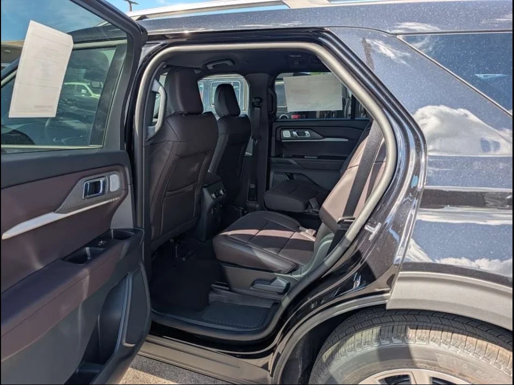 New 2027 Agate Black Metallic Ford Platinum™ image 6