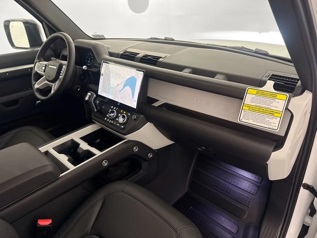 New 2026 Fuji White Land Rover X-Dynamic SE image 29
