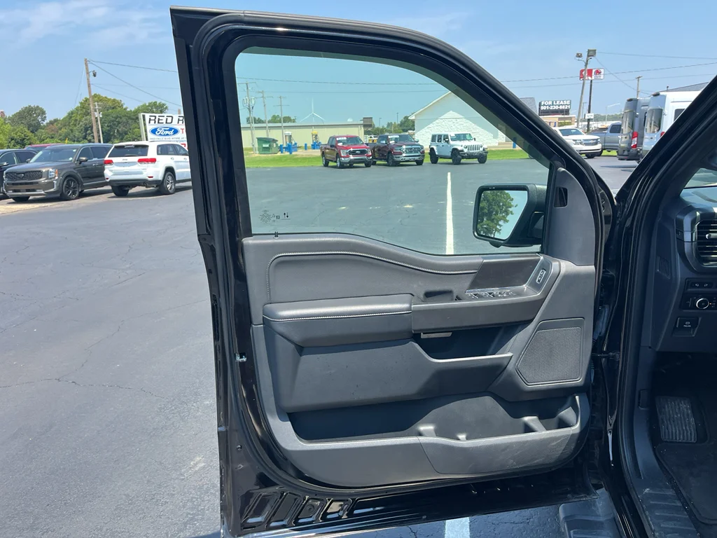 Used 2024 Agate Black Metallic Ford XLT image 12