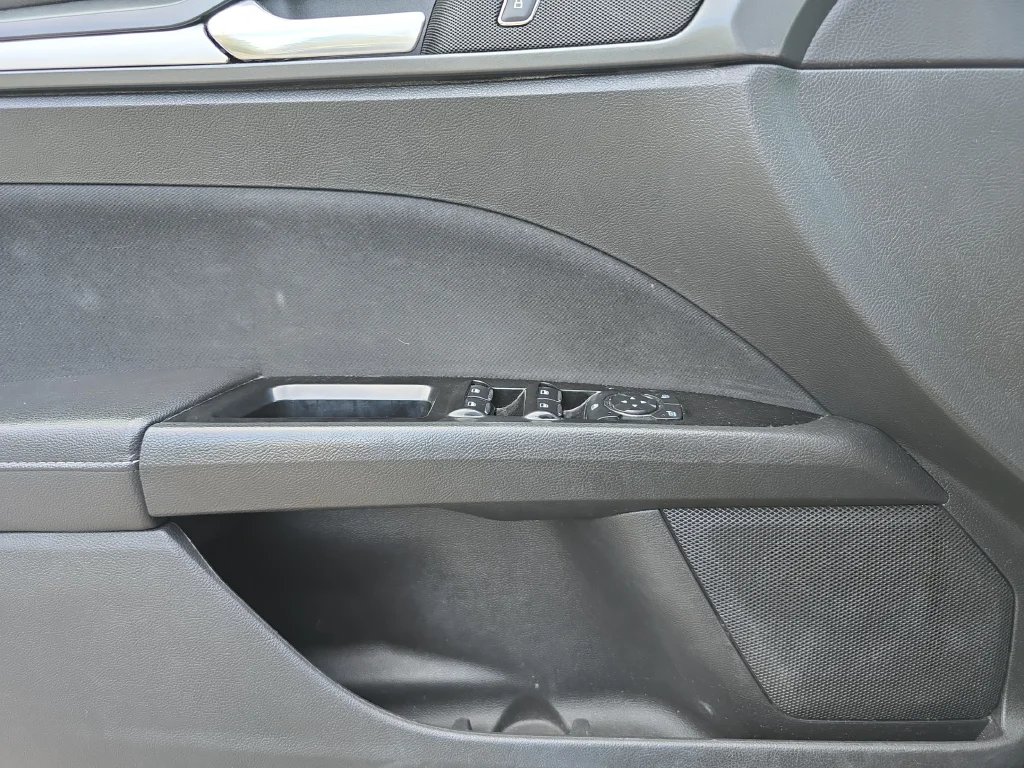 Used 2014 Black Ford SE image 18