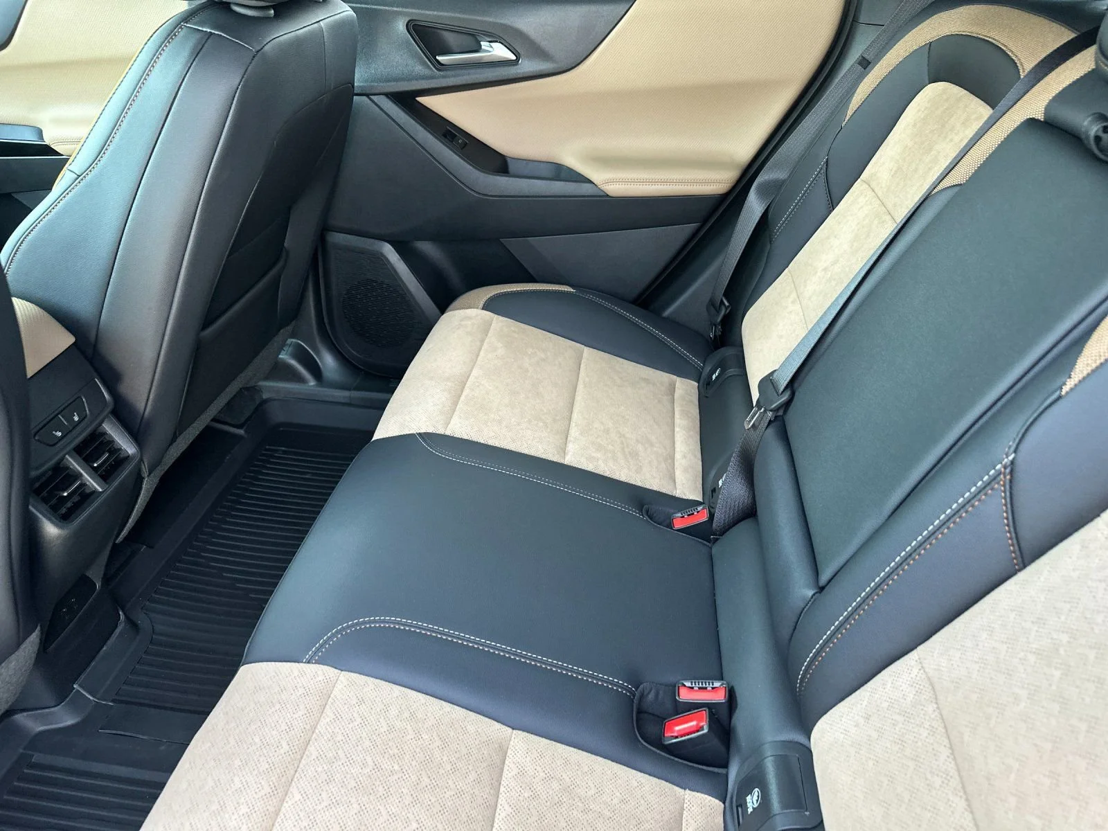 2026 Chevrolet Equinox ACTIV - Photo 12