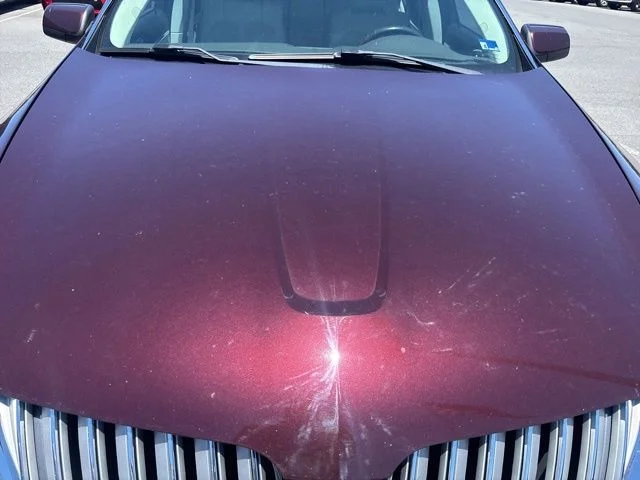 Used 2011 Red Lincoln Base image 21