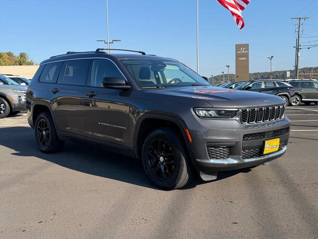 Used 2023 Gray Jeep Laredo image 5