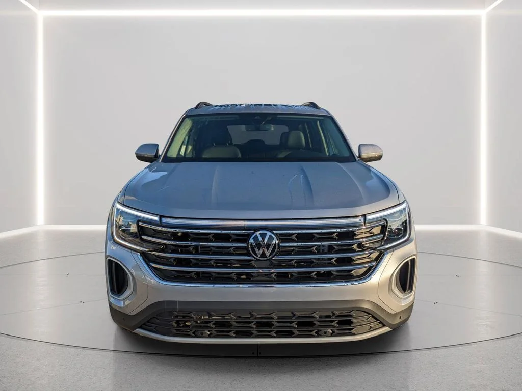 New 2026 Silver Volkswagen 2.0T SE w/Technology image 9