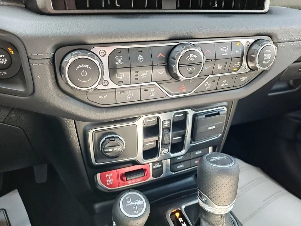 New 2026 Black Clear-Coat Exterior Paint Jeep Mojave X image 28