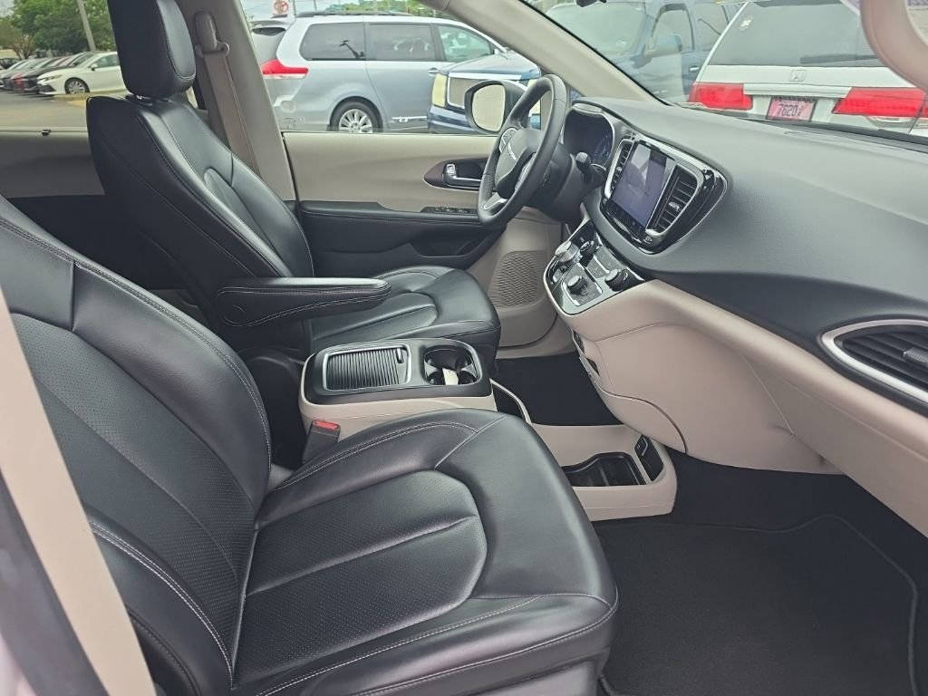 Used 2023 White Chrysler Touring L image 8