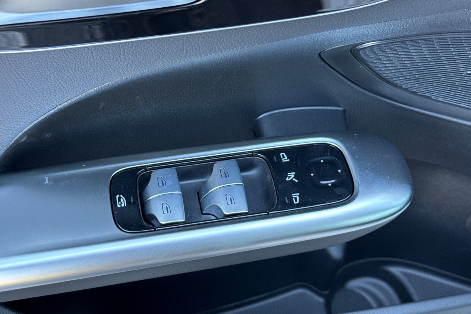 New 2026 Polar White Mercedes-Benz C 300 image 24