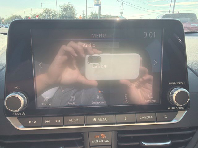 Used 2025 White Nissan 2.5 S image 25
