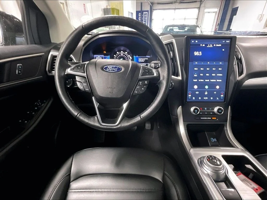 Used 2022 Black Ford SEL image 17