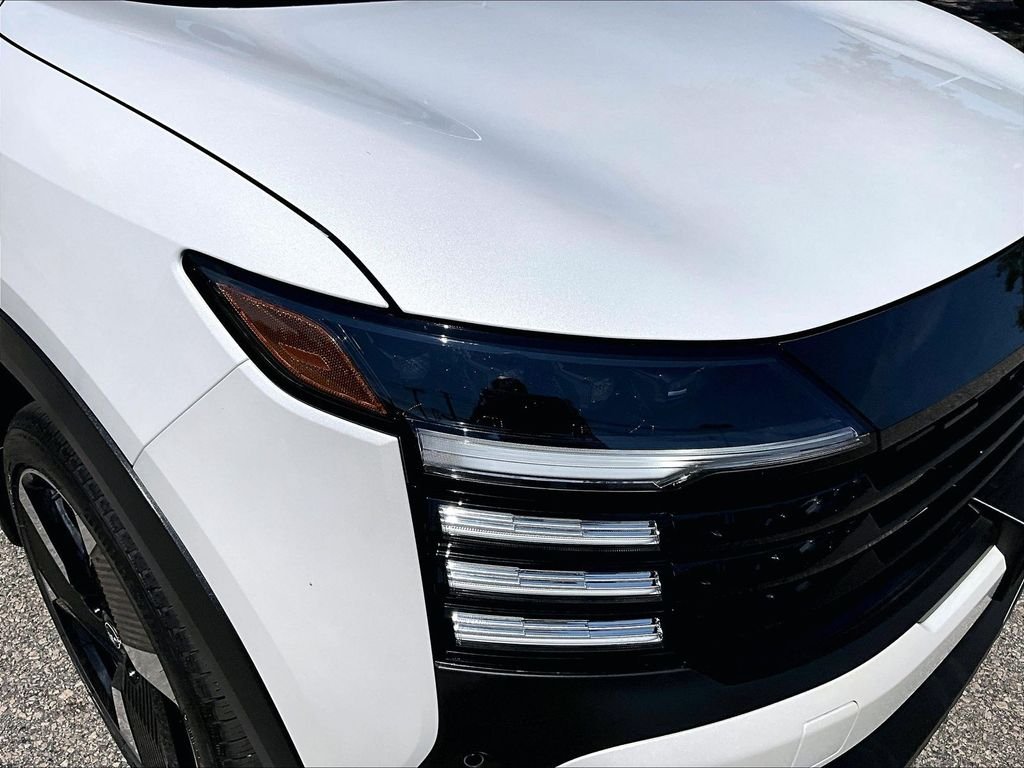 Used 2025 White Nissan SR image 31