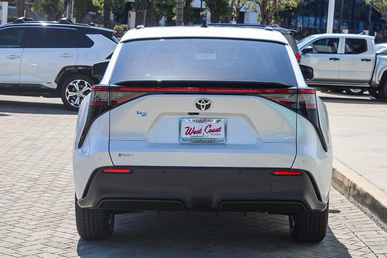 New 2026 Wind Chill Pearl <sup>1</sup> Toyota  XLE image 7