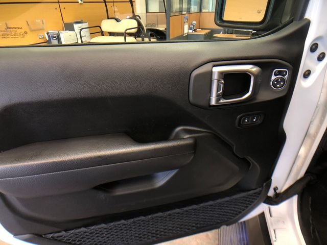 Certified Used 2022 Bright White Clearcoat Jeep Rubicon image 11