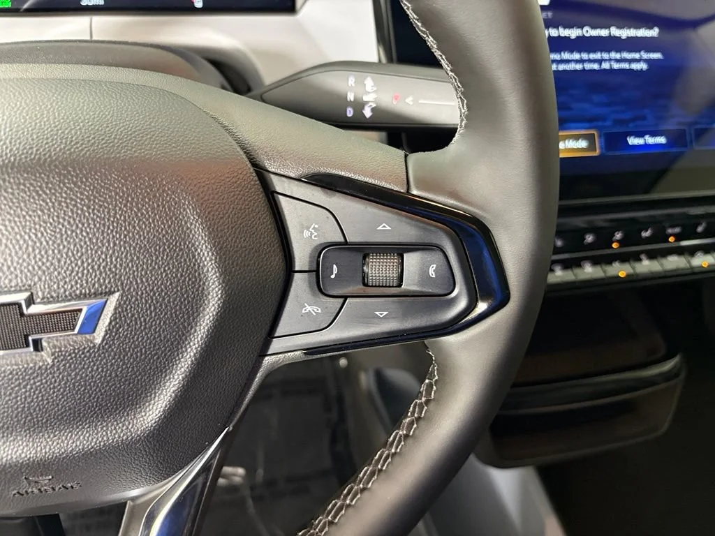 New 2027 Sterling Grey Metallic Chevrolet LT image 25