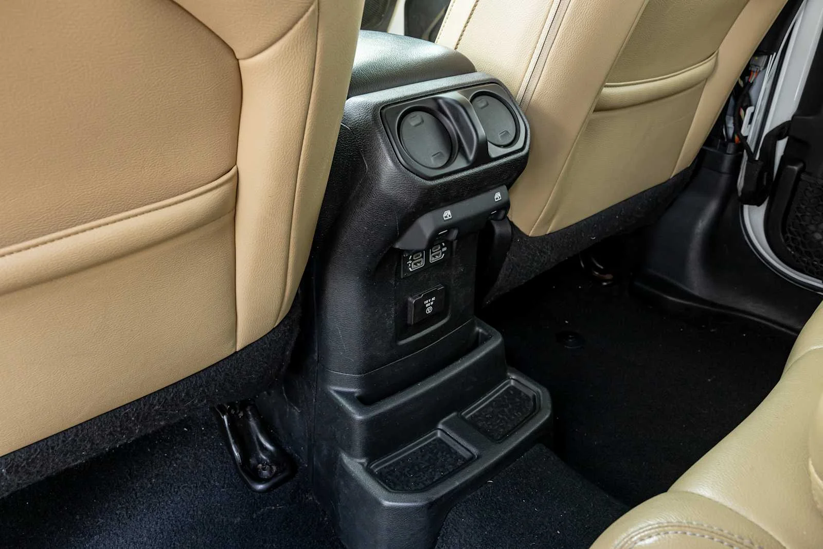 Used 2018 Bright White Clearcoat Jeep Sahara image 28