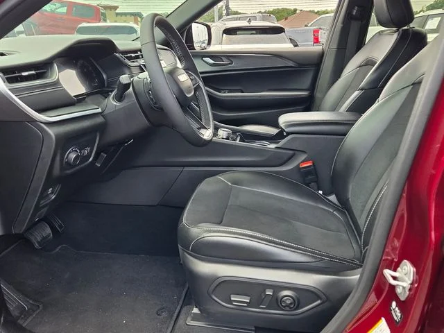 Used 2025 Red Jeep Altitude image 11