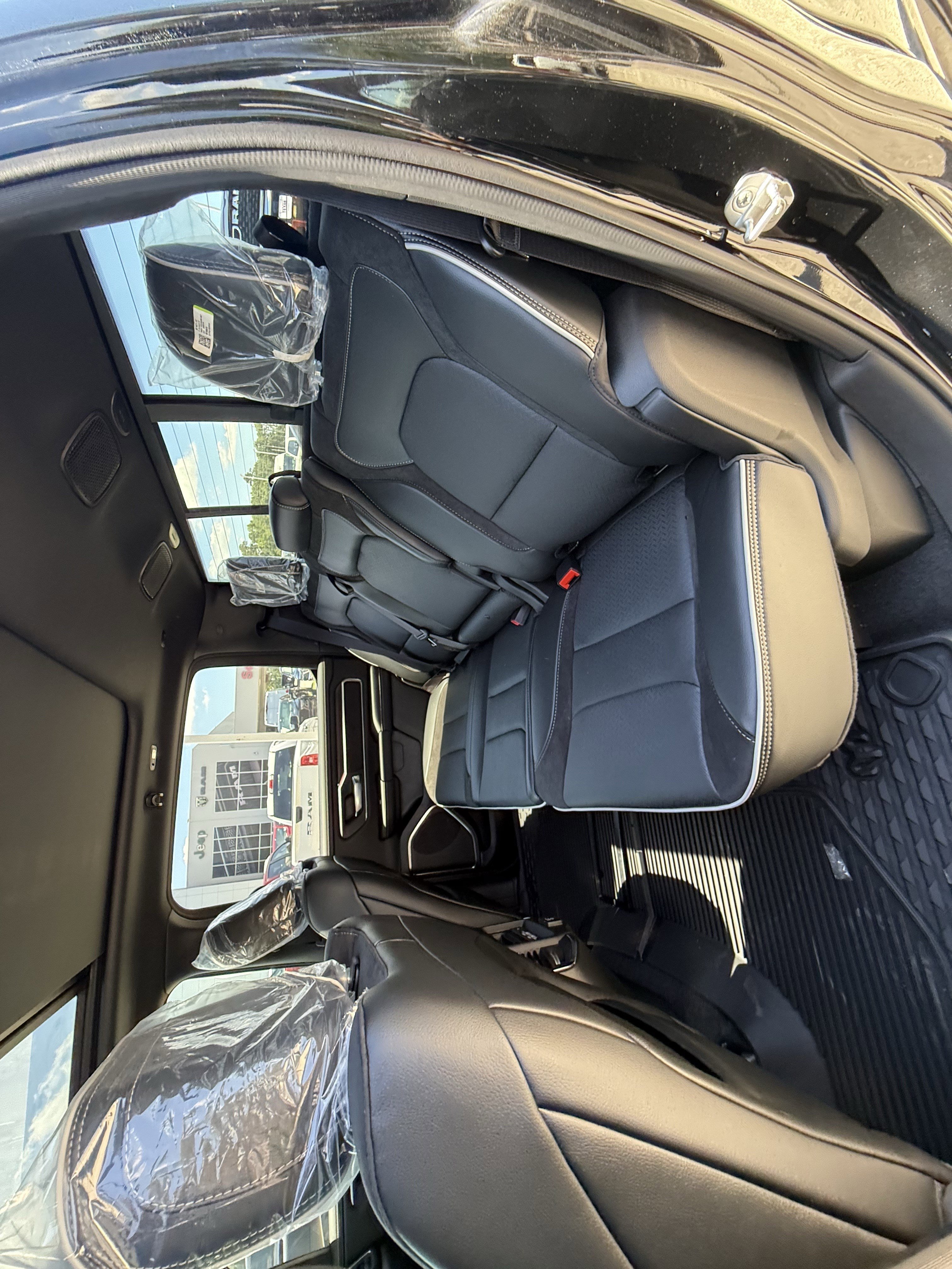 2026 RAM 1500 Laramie - Photo 15