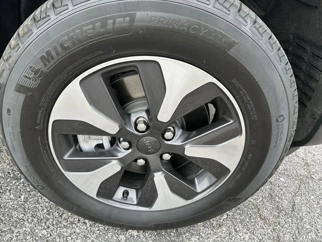 Used 2025 Gray Jeep 4xe image 21