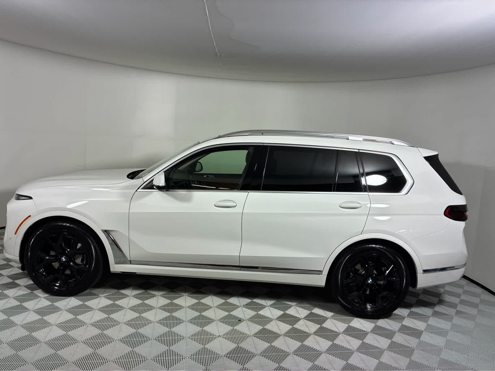 Used 2026 Alpine White BMW xDrive40i image 2