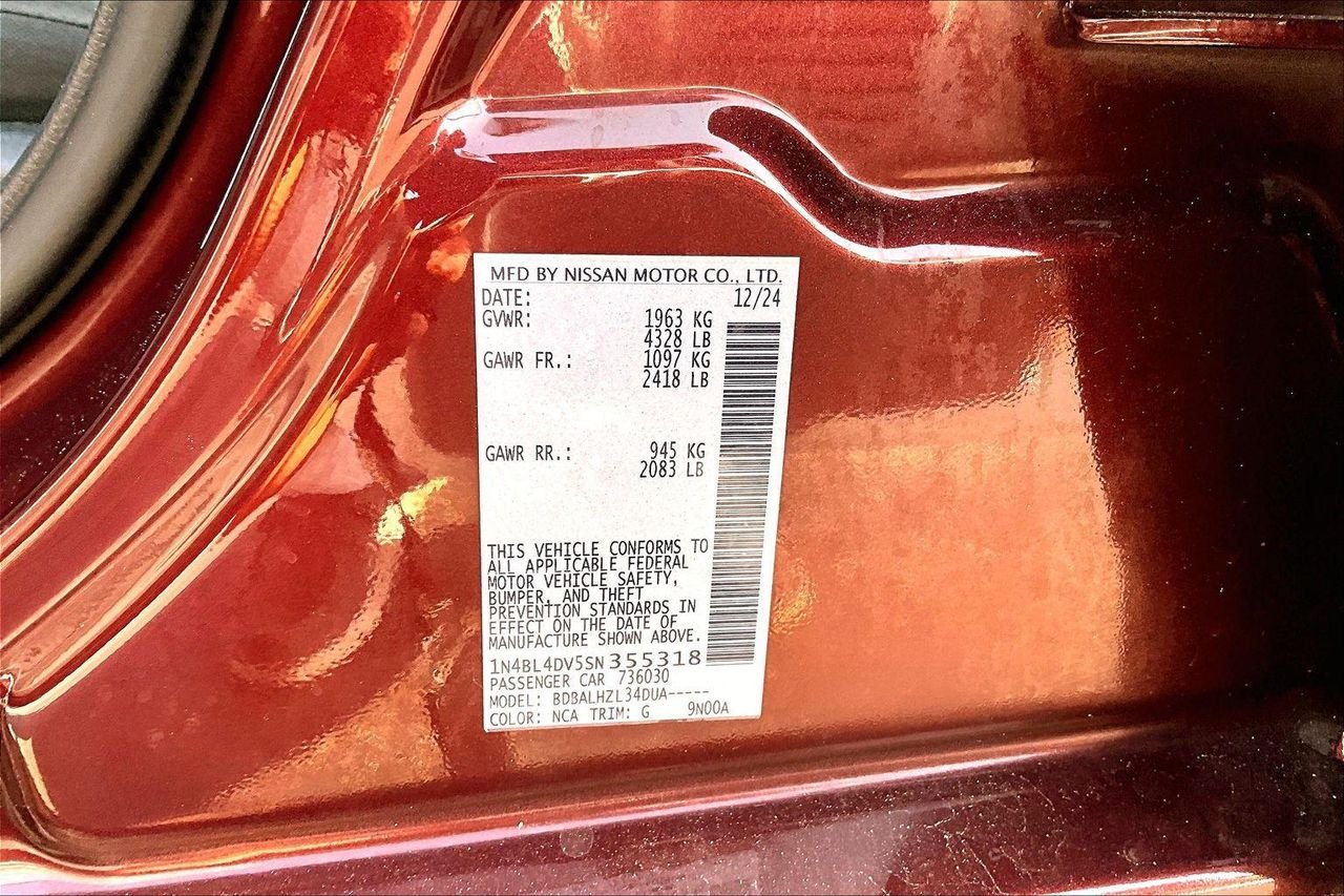 Used 2025 GARNET PEARL METALLIC Nissan SV image 3