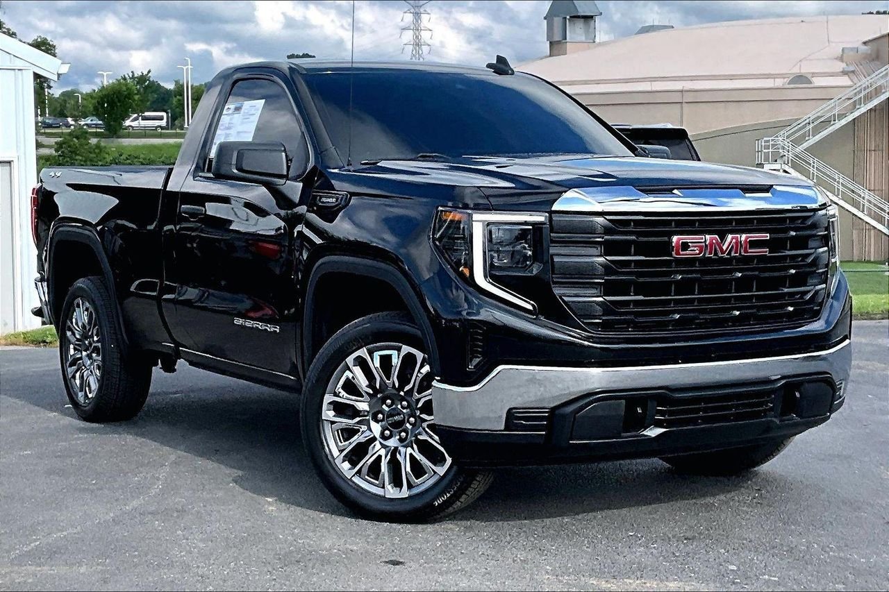 Used 2025 Onyx Black GMC 4WD Regular Cab Standard Box Pro image 35