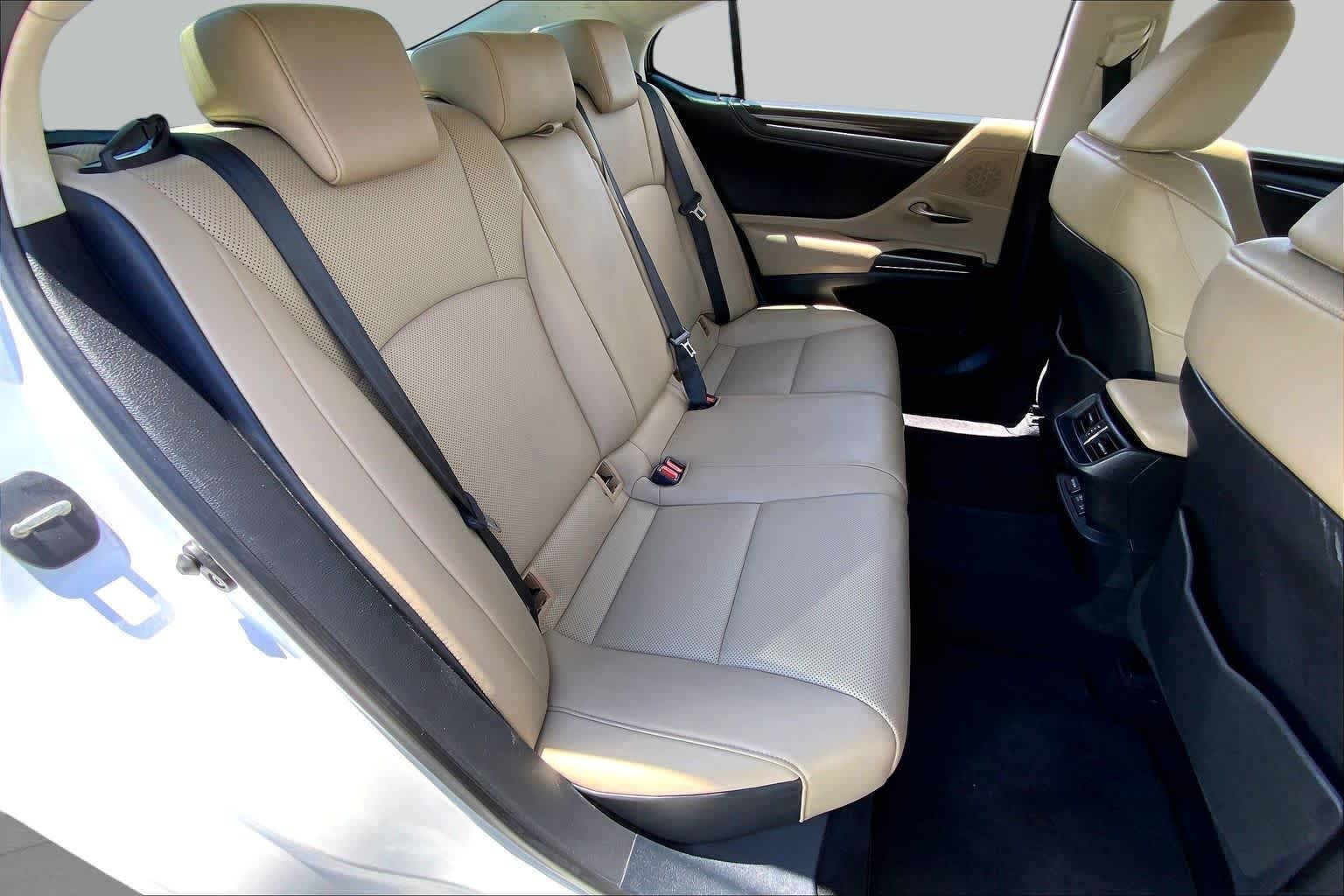 Used 2020 Eminent White Pearl Lexus  image 19