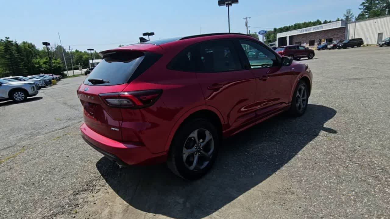 Used 2023 Rapid Red Metallic Tinted Clearcoat Ford ST-Line image 8